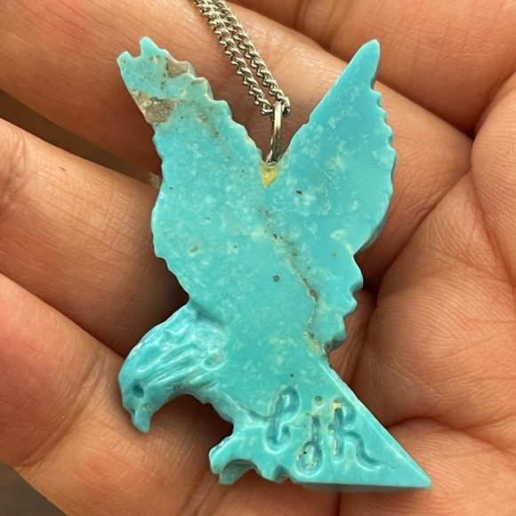 Southwestern signed hand carved turquoise flying eagle pendant and silver chain - Picture 12 of 12